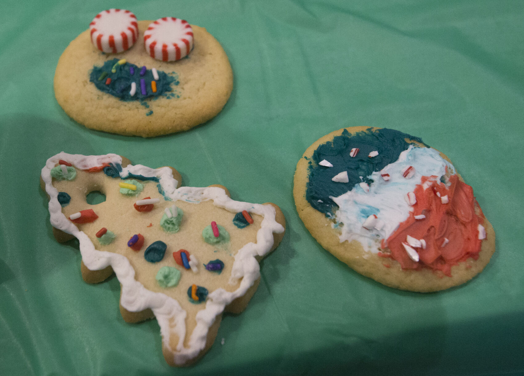 211130-newslocal-christmascookies 03.JPG